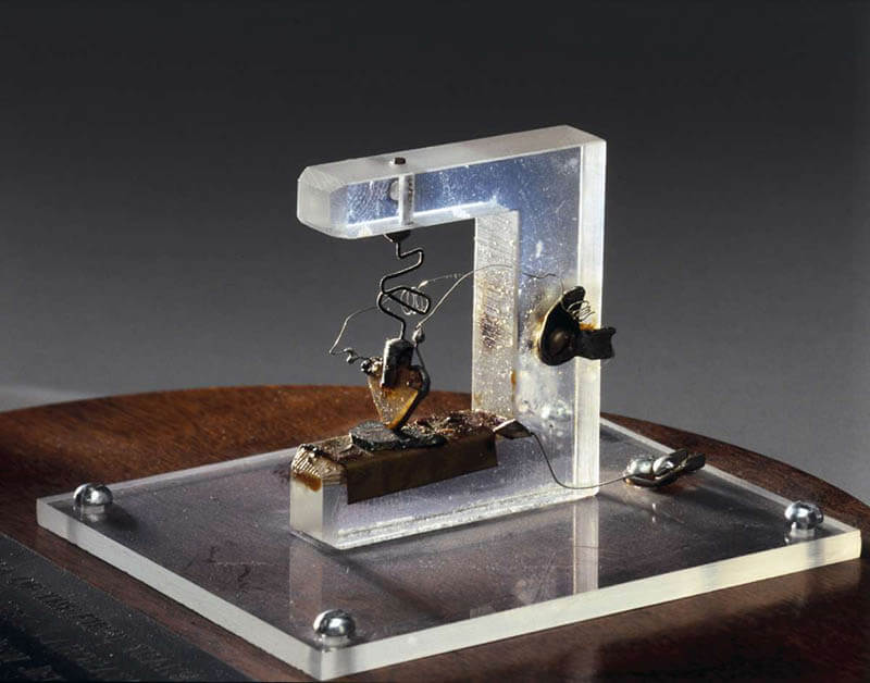 Transistor buatan William Shockley